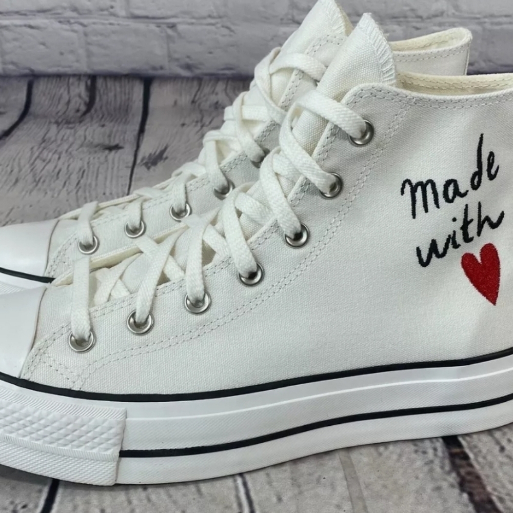 Valentine's day  Edition Converse vintage white